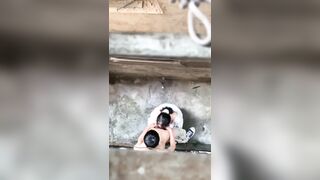 Quay lén 2 em học sinh ấy nhau ngoài đường