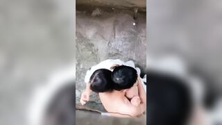 Quay lén 2 em học sinh ấy nhau ngoài đường
