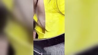 Quay lén gái xinh đi ăn không bận áo vú cực ngon