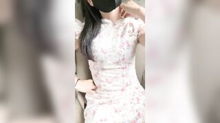 Dâm nữ TQ mới sáng sớm nứng lồn livetream show hàng public gạ a tài xế về phòng đụ p1