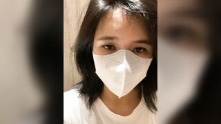 đăng đi chơi thì nứng lồn vào wc khoe vú - phần 2