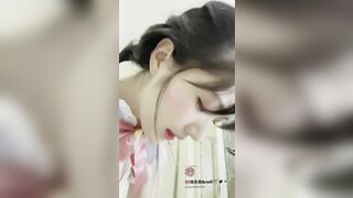 A trai ở nhà nhân lúc bố mẹ đi làm mà giao hoan doggy bé e họ xinh xắn đáng yêu