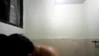 Doggy địt nhau với nhỏ bạn thân trong phòng tắm để an ủi ẻm thất tinh vừa chia tay ny