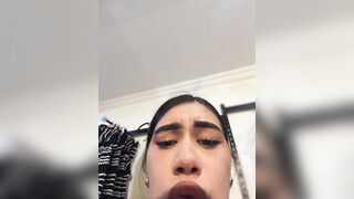 Gái dâm vú to lồn ngon thủ dâm kích thích lồn chảy nước trên live