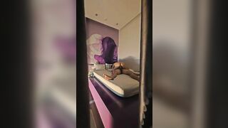 Em tiktoker đi khách bị quay lén