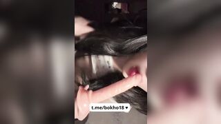 Bé loli cái gì cũng nhỏ nên cũng phải mua cái con cu giả nhỏ bú luôn