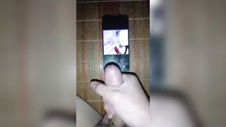 sục cặc bắn tinh lên avatar con đĩ chó cái như quỳnh