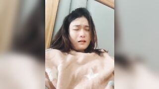 Nứng lồn quá tự sướng với con máy rung