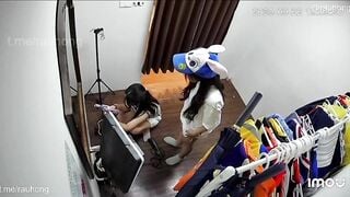 Hack cam quay lén trong tiệm photobooth toàn các e teen xinh đẹp thay đồ p8