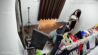 Hack cam quay lén trong tiệm photobooth toàn các e teen xinh đẹp thay đồ p10