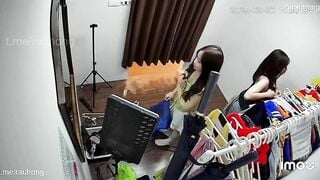 Hack cam quay lén trong tiệm photobooth toàn các e teen xinh đẹp thay đồ p10