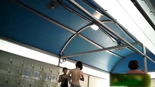 Quay lén thay đồ bên trong phòng tắm hồ bơi của các em teen Hàn Quốc