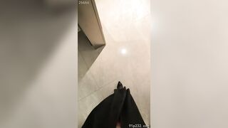 E teen hàng ngon đứng trc gương show hàng dâm r bò sang bú cu chổng mông cho a địt
