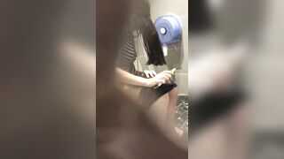 rình mò quay lén gái xinh đi đái trong nhà vệ sinh công cộng
