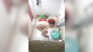 Quay lén con bạn thân Loli đi tắm, Muốn Nhào vô djt nhau nứng vl