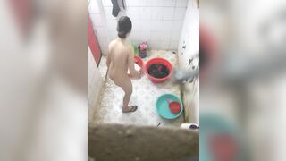 Quay lén con bạn thân Loli đi tắm, Muốn Nhào vô djt nhau nứng vl