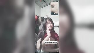 Gạ dụ dỗ bé học sinh trung học cơ sở cho xem vú ai ngờ bé vạch lồn thủ dâm cho xem