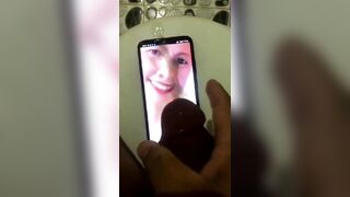 Cho người lạ bắn lên hình của mẹ