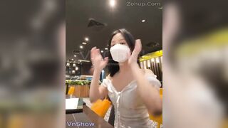 2 chị em đi mua sắm mà nó lạ lắm, toàn thấy vú vs lồn không à