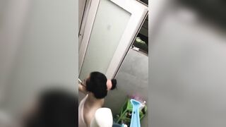 quay lén em hàng xóm kính cận tắm chuồng