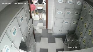 hack cam phòng thay đồ nữ ở bể bơi - phần 2