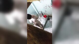 quay lén bé phòng bên tắm chuồng nhìn em nó ngon quá