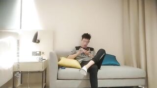鸭总侦探约了个颜值不错苗条长腿妹子 沙发上摸奶口交大力猛操呻吟娇喘非常诱人