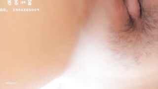 thủ dâm nhẹ cùng với cô dâu nhỏ tuổi âm đạo hồng hào