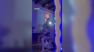 đi xem phim phòng với bé sinh viên mà em cứ đòi địt thôi