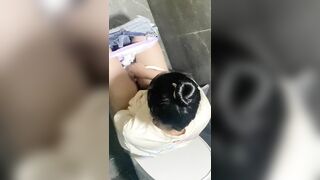 quay lén nhà vệ sinh mấy em sinh viên đi đái nhìn ngon vcl - phần 3