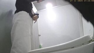 quen lén nhà vệ sinh công cộng toàn mấy em xinh tươi ngon vcl - phần 1 2