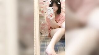 Gái xinh love 10 lồn non tơ thủ dâm