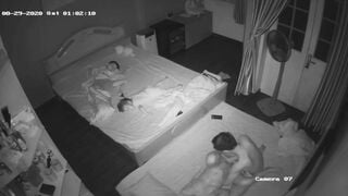 vợ chồng địt nhau con vợ dâm thật nước chảy ướt đệm luôn