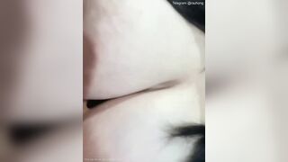 Dâm nữ xinh gái vú siêu bự có thể tự bú vú được luôn mà