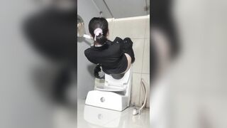quay lén nhân viên ngân hàng đi đái em nào cũng trắng xinh - phần 4