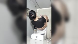 quay lén nhân viên ngân hàng đi đái em nào cũng trắng xinh - phần 7