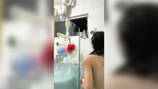 em học sinh lớp 11 quay clip tắm rồi gửi cho trai xem