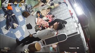 phòng ngủ mấy em KTV ngủ các em thay đồ nhìn nứng ghê - phần 3