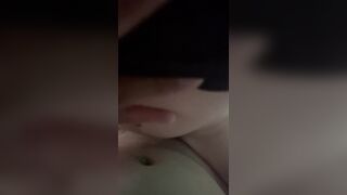 em tự nhấp rồi tự rên rỉ giọng em rên nghe dễ thương quá