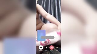 Call video chat sex với e rau non học sinh chubby dâm đc e ngồi móc lồn cho xem p2