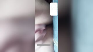 Call vid chat sex với bé b thân dâm nghe lời ngồi show lồn móc cho th b xem
