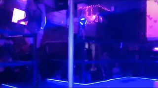 Các cảnh hoang dâm trong quán bar 9