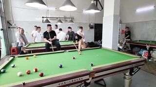Dâm nữ khỏa thân vào quán bida chơi show hàng public cho mấy a ngắm hàng p4