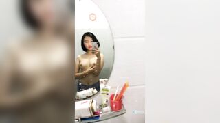 E teen mình dây khoe hàng trước gương p2