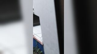Ngắm gái đi đường và xuất tinh