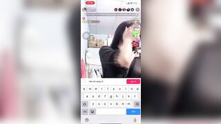 E teen sinh viên siêu xinh vú cực hồng lần đầu livetream khoe hàng nên hơi ngại