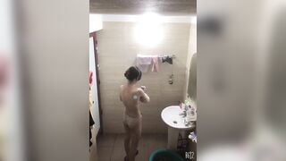 Quay lén con em họ loli múp lớp 10 đi tắm