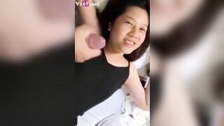 Cứ muốn bắn vào mặt em bắn vào mồn em thì không chịu