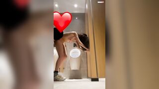 Hai em học sinh đụ nhau trong WC trường xuất trong