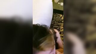 Em đeo lens lên đồ xinh xắn đi chơi mà anh nỡ lòng nào địt vào miệng em liên tục.